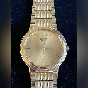 Seiko men’s Gold dress watch thin design